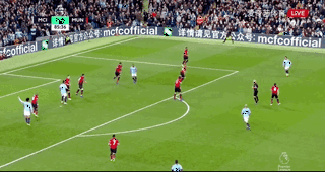 一场4-0！让意甲榜首易主：国米大胜登顶，争冠4强差3分米兰有戏