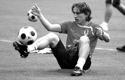 半场战报：纽卡斯尔联1-0毕尔巴鄂竞技，丹-伯恩破门